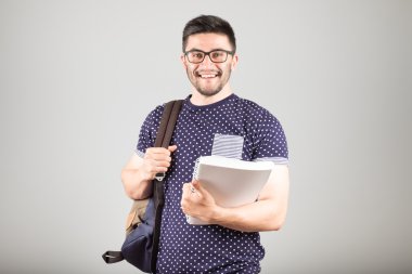 Sırt çantası ve kitap