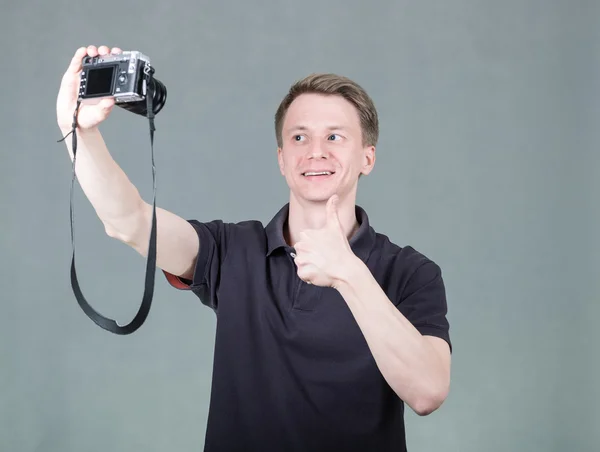 Young guy taking selfie — Stock Photo, Image