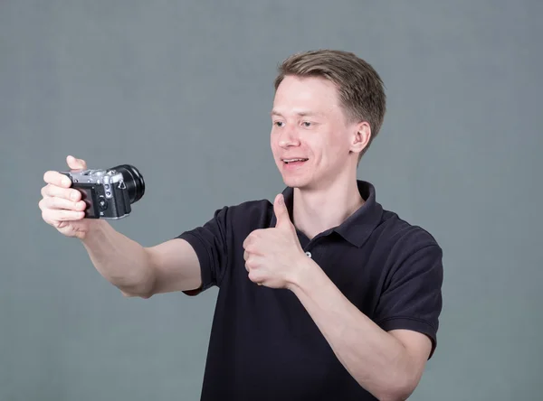 Young guy taking selfie — Stock Photo, Image