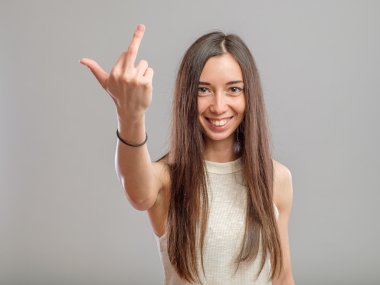 Müstehcen el hareketi yapma kadın