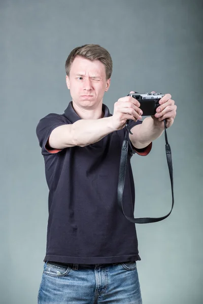 Young guy taking selfie — Stock Photo, Image