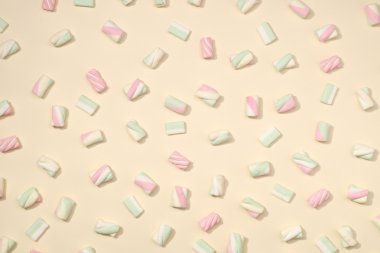 Marshmallow düz yatıyordu