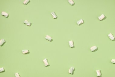 Marshmallow düz yatıyordu