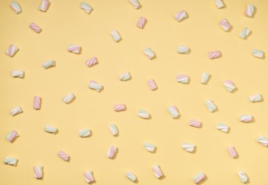 Marshmallow düz yatıyordu