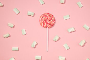 Marshmallow düz yatıyordu