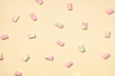 Marshmallow düz yatıyordu