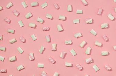 Marshmallow düz yatıyordu