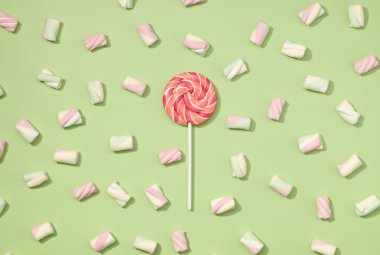 Marshmallow düz yatıyordu