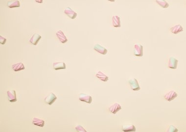 Marshmallow düz yatıyordu