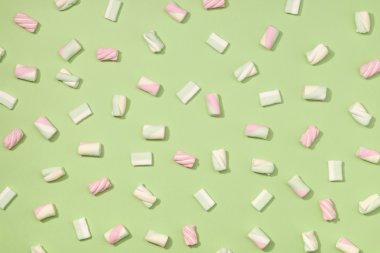 Marshmallow düz yatıyordu