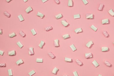 Marshmallow düz yatıyordu