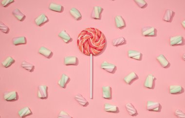 Marshmallow düz yatıyordu