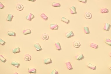 Marshmallow düz yatıyordu