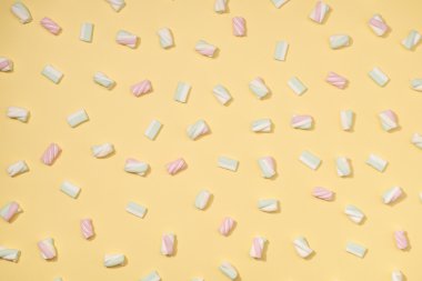 Marshmallow düz yatıyordu