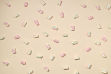 Marshmallow düz yatıyordu