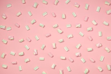 Marshmallow düz yatıyordu