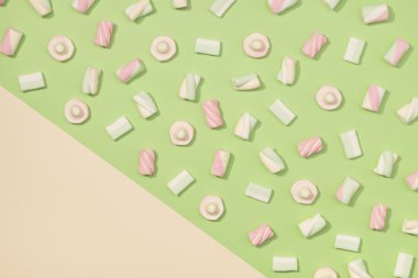 Marshmallow düz yatıyordu