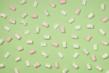 Marshmallow düz yatıyordu