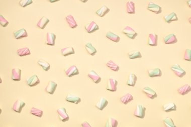 Marshmallow düz yatıyordu