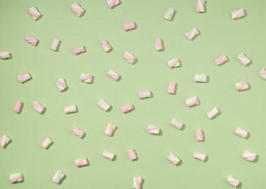 Marshmallow düz yatıyordu