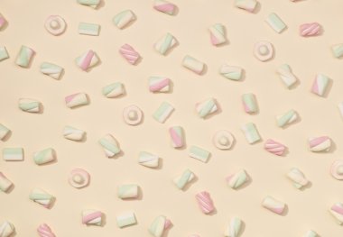 Marshmallow düz yatıyordu