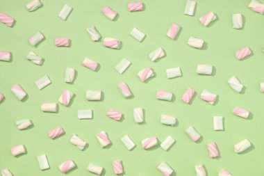 Marshmallow düz yatıyordu