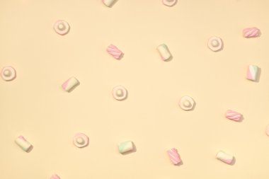 Marshmallow düz yatıyordu