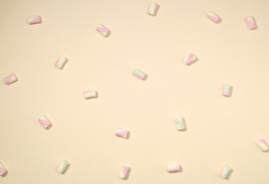 Marshmallow düz yatıyordu