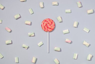 Marshmallow düz yatıyordu