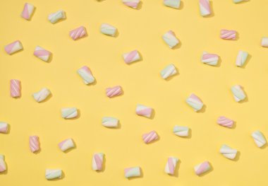 Marshmallow düz yatıyordu