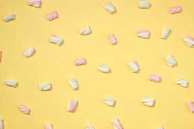 Marshmallow düz yatıyordu