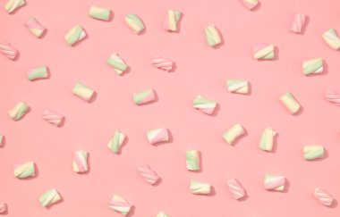 Marshmallow düz yatıyordu