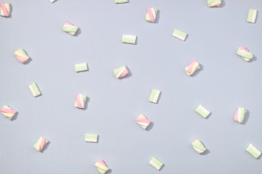 Marshmallow düz yatıyordu