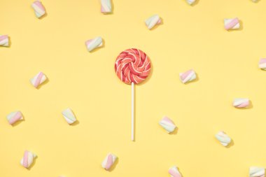 Marshmallow düz yatıyordu