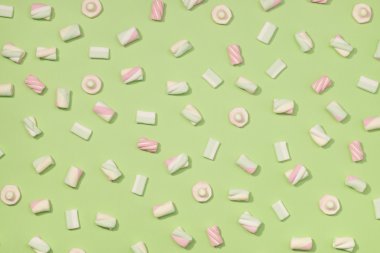 Marshmallow düz yatıyordu