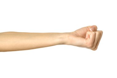 Yumruğunu sıkıca kavra. Yatay görüntü. Beyaz arka planda izole edilmiş Fransız manikürlü kadın eli. Dizinin bir parçası