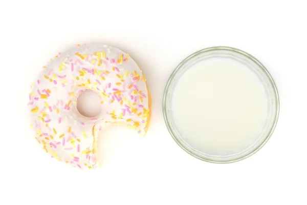 Склянка молока і пончика — стокове фото