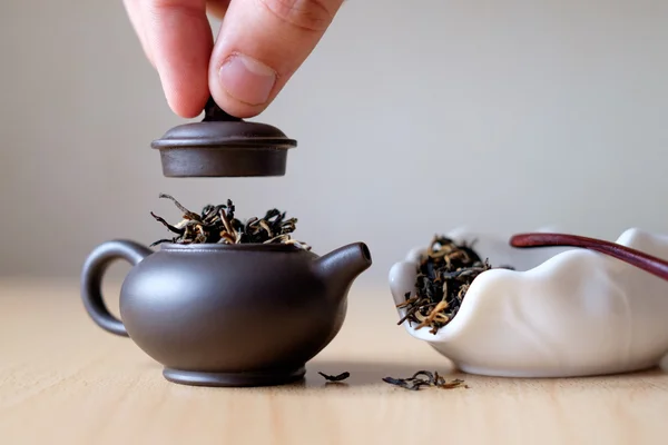 Teapot and tea box — Stock Photo, Image