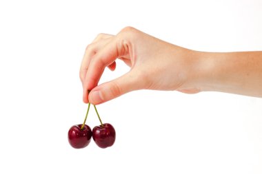 Elinde kırmızı kiraz