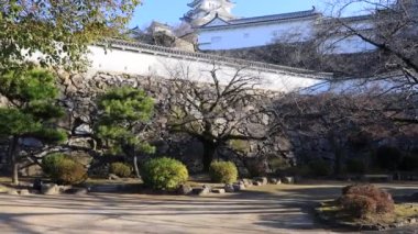 Himeji Kalesi - Himeji şehrindeki bir tepe Japon kalesi kompleksi.