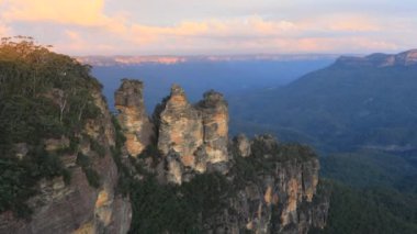 Milli parkın vadisindeki dağların manzarası 