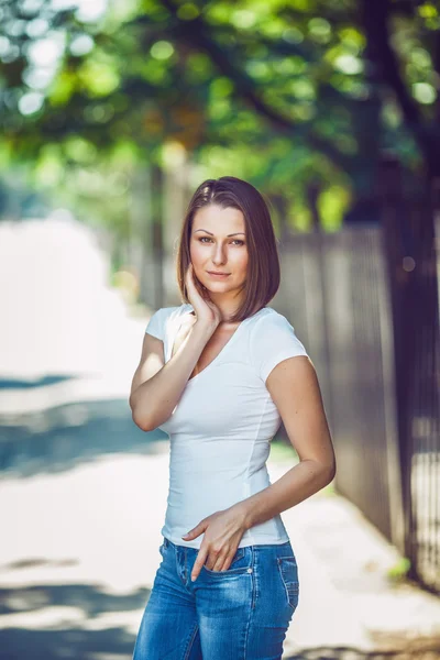 Portrait of woman girl outside — Stock fotografie