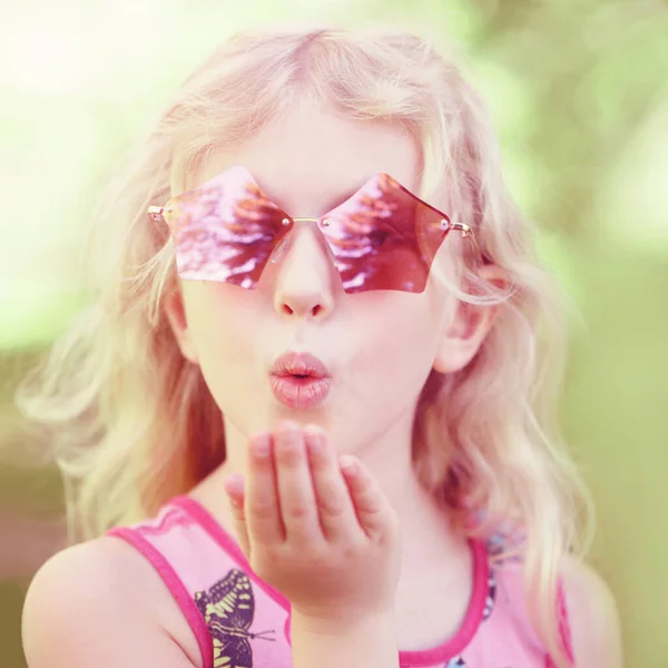 Young Girl Posing Fancy Pink Pentagonal Shaped Sunglasses Outdoor Cute — Stock Photo, Image