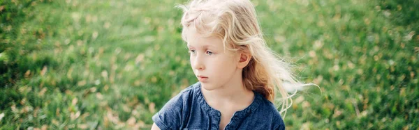 Portrait Blonde Caucasian Thinking Pensive Child Girl Outdoor Kid Playing — Stock Photo, Image