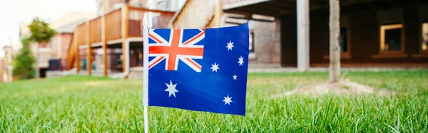 Australian Flag Green Grass Front House Australia Day National Holiday — Stock Photo, Image