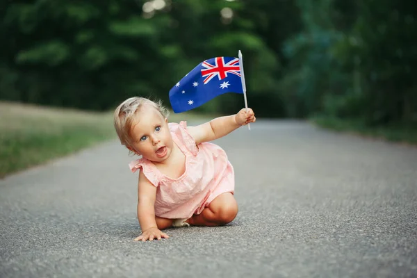 Carino Adorabile Bambina Caucasica Sventola Bandiera Australiana Bambino Divertente Che — Foto Stock