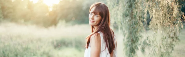 Beautiful Happy Smiling Middle Age Young Caucasian Woman Long Dark — Stock Photo, Image