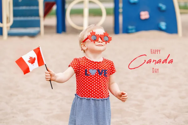 Buon Canada Day Biglietto Vacanza Con Testo Ragazza Bambino Divertente — Foto Stock