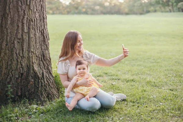 Hari Ibu Keluarga Bahagia Usia Pertengahan Tersenyum Ibu Kaukasia Dengan — Stok Foto