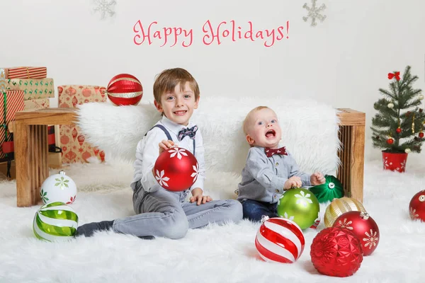 Joyeuses Fêtes Carte Noël Avec Texte Mignon Adorable Caucasien Garçons — Photo